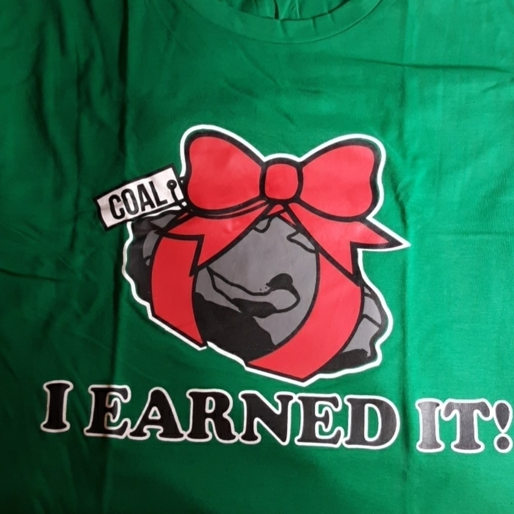 New Christmas coal shirt small